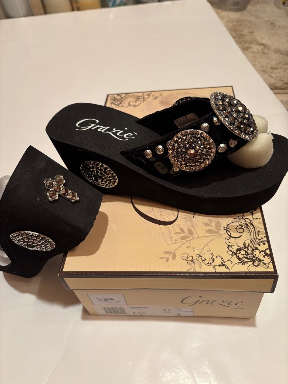NWT Grazie Roaring Rhinestone jewels Wedge Sandals western cross bling 5.5 hot!